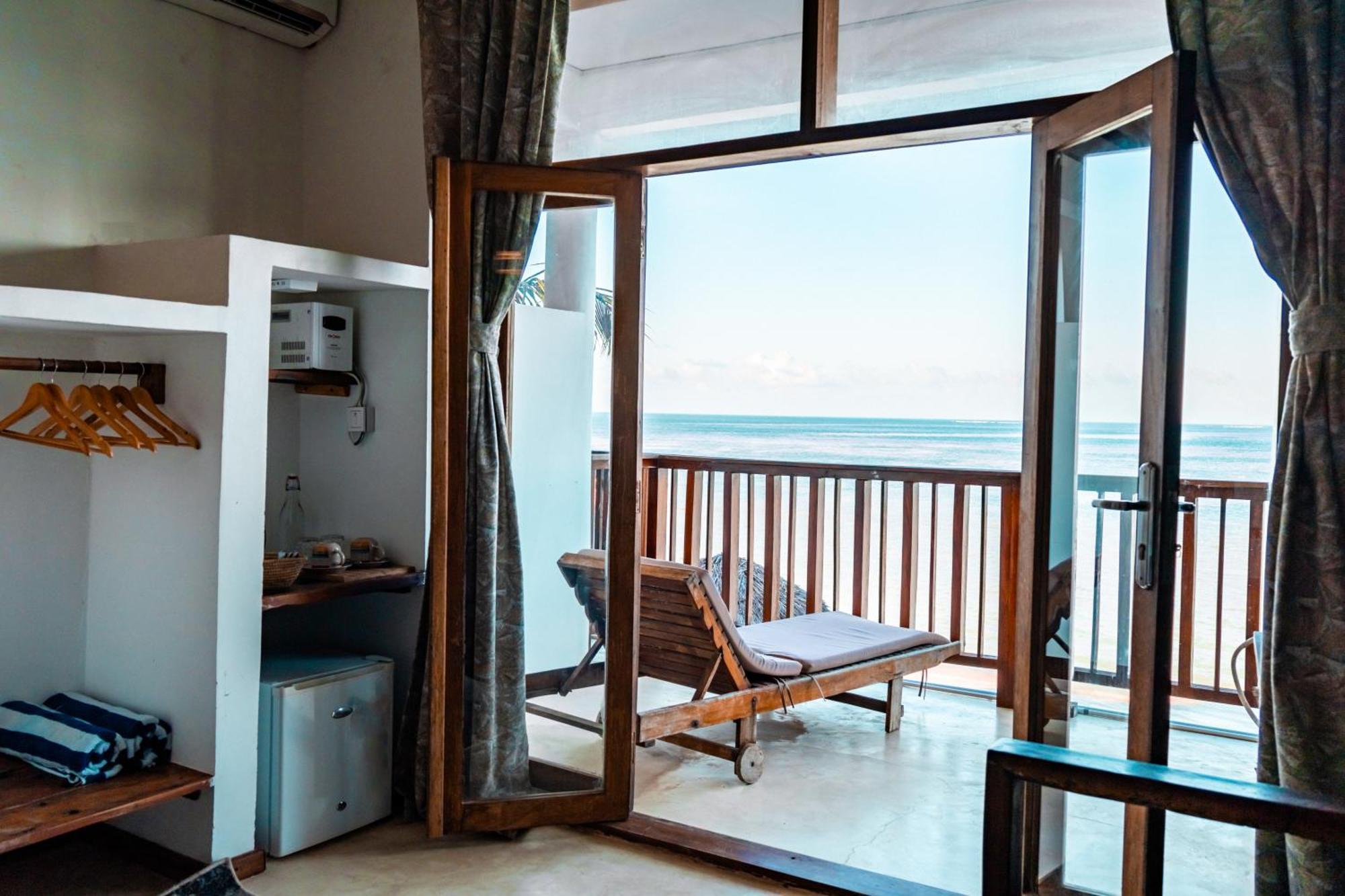 Pili Pili Sunrise Beach 호텔 잠비아니 외부 사진